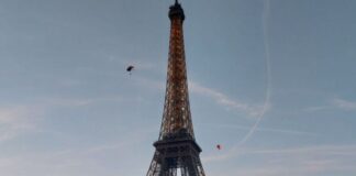 Dos paracaidistas se lanzan de la Torre Eiffel y son detenidos
