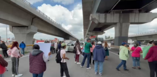 Bloquean la México-Puebla por falta de hemodiálisis en Hospital General del Norte