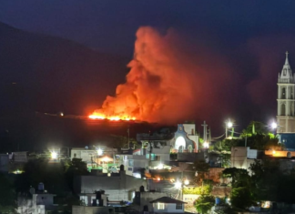 Controlan incendio en basurero municipal de Acatlán de Osorio