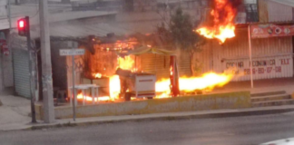 Incendio consume tres locales en Fuentes de San Bartolo