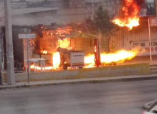 Incendio consume tres locales en Fuentes de San Bartolo