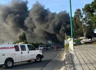 Bomberos controlan incendio en bodega de San Francisco Tepeyecac