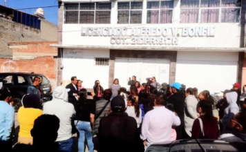 Padres exigen transparencia por recursos en primaria de Texmelucan