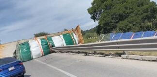 Volcadura de tráiler bloquea la autopista Amozoc-Perote