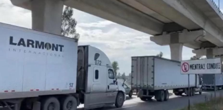 Volcadura en la autopista México-Puebla causa cierre vial