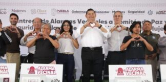 Armenta entrega alarmas vecinales en San Pablo Xochimehuacan