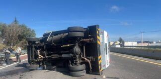 Vuelca camioneta de valores en la México-Puebla