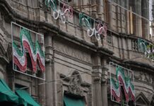 Comienzan a instalar adornos para las Fiestas Patrias en Puebla