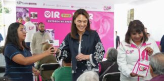 Entregan 50 aparatos auditivos a personas con discapacidad en Puebla