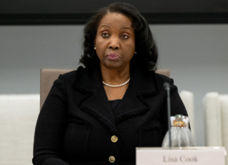 Destituyen a Lisa Cook de la Reserva Federal de EU