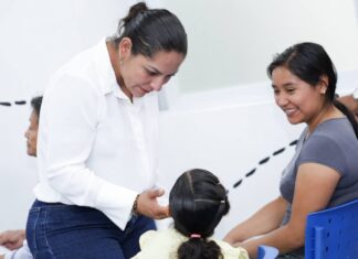 Lupita Cuautle entrega medicamentos a 63 personas con enfermedades crónicas