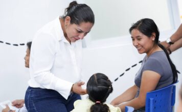 Lupita Cuautle entrega medicamentos a 63 personas con enfermedades crónicas