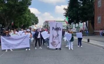En Puebla, trabajadores del IMSS marchan para exigir pensiones dignas