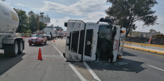 Volcadura en la México-Puebla causa cierre parcial