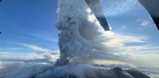 Volcán ruso entra en erupción por primera vez en 600 años tras terremoto