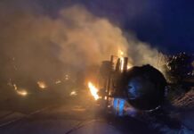 Tractocamión vuelca y se incendia en la Puebla-Orizaba