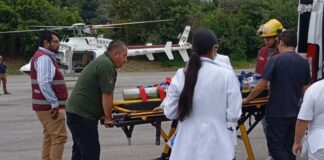 Especialistas atienden a bebé herido en ataque armado en Naupan