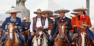 Armenta encabeza cabalgata por Día del Charro