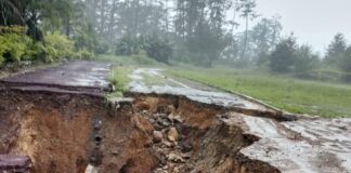 Derrumbes bloquean carreteras en la Sierra Norte de Puebla