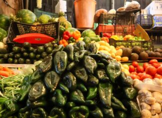 Usan hallazgos de cuerpos para cobrar piso a locatarios en mercados