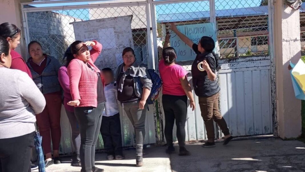 Protestan en Chichiquila y Quimixtlán por falta de maestros en ...