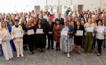 IBERO Puebla clausura formación económica para 200 mujeres