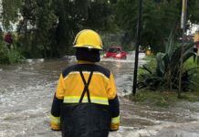 Rescatan ocho vehículos varados por inundaciones en Cuautlancingo