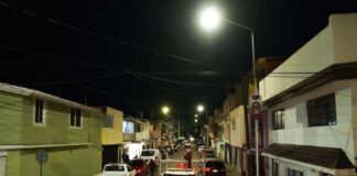 Más de 440 mil poblanos se benefician con luminarias en 80 colonias