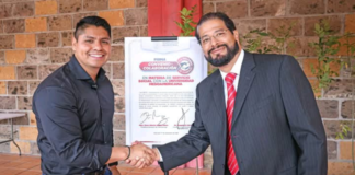 Omar Muñoz firma convenio con Universidad Mesoamericana