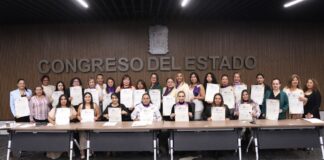 Colectivo Por las Mujeres de Puebla celebra tres años de lucha en Congreso