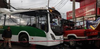 Unidad de RUTA arrolla puestos y deja siete lesionados en bulevar Norte