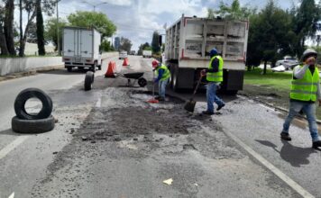 Reparan bache en la Recta a Cholula que provocó intenso caos vial