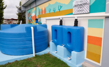 Lupita Cuautle entrega sistema de captación de agua en primaria