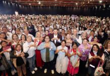 Rinden protesta mil 500 poblanas como las primeras Tejedoras de la Patria