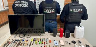 Aseguran objetos punzocortantes, teléfonos y bocinas en penal de Tepexi