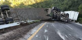 Cierre parcial en la Puebla-Orizaba por volcadura de tractocamión