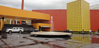 Roban 100 mil pesos y lesionan a empleada en Centro de Convenciones de Puebla