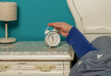 Eliminar cambio de horario mejoraría salud en EU, sugiere estudio