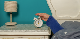 Eliminar cambio de horario mejoraría salud en EU, sugiere estudio