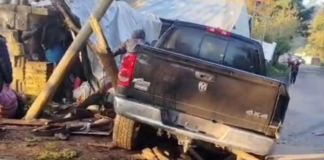 Camioneta impacta contra vivienda en la Interserrana y causa un muerto