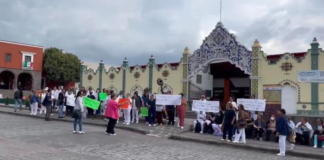 Personal de enfermería ISSSTEP entrega pliego petitorio en Casa Aguayo