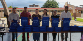 Bety Sánchez inicia entrega de kits escolares en Zacatlán