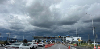 Normalistas de Teteles bloquean tramo de la Amozoc-Perote