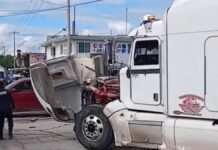 Tráiler provoca carambola en la carretera Tepeaca–Tecali