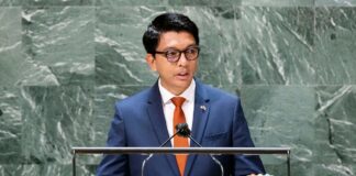Presidente de Madagascar huye y disuelve Parlamento tras rebelión militar