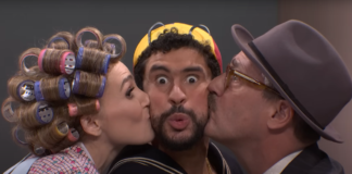 Bad Bunny rinde homenaje a “El Chavo del 8” en estreno de SNL