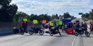 Bloquean la Puebla-Orizaba por presunto secuestro de mujer en Los Reyes de Juárez