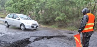 SICT Puebla atienden deslaves en la Sierra Norte de Puebla