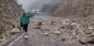 Lluvias dejan derrumbes, bloqueos y panteón colapsado en municipios de Puebla