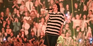 Billie Eilish agradece a fan por defenderla durante concierto en Miami